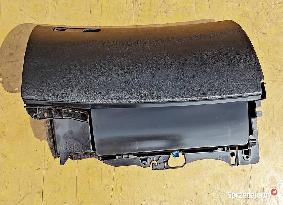 MERCEDES W204 LIFT SCHOWEK PASAŻERA KONSOLI Wyposażenie wnętrza Części sprzedam