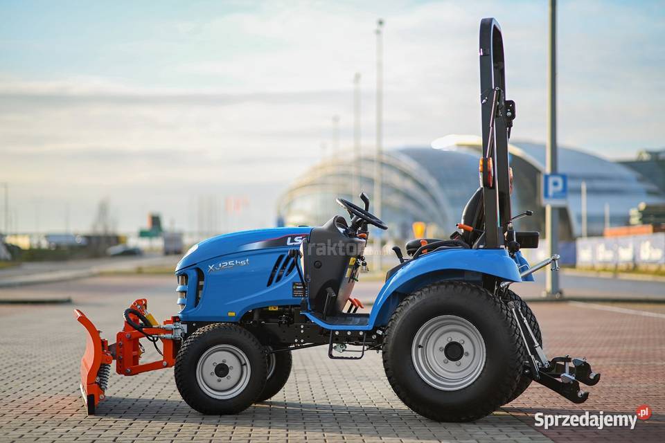 LS Tractor XJ25 HST 4x4 244 TURF pług do śniegu Napęd 4x4