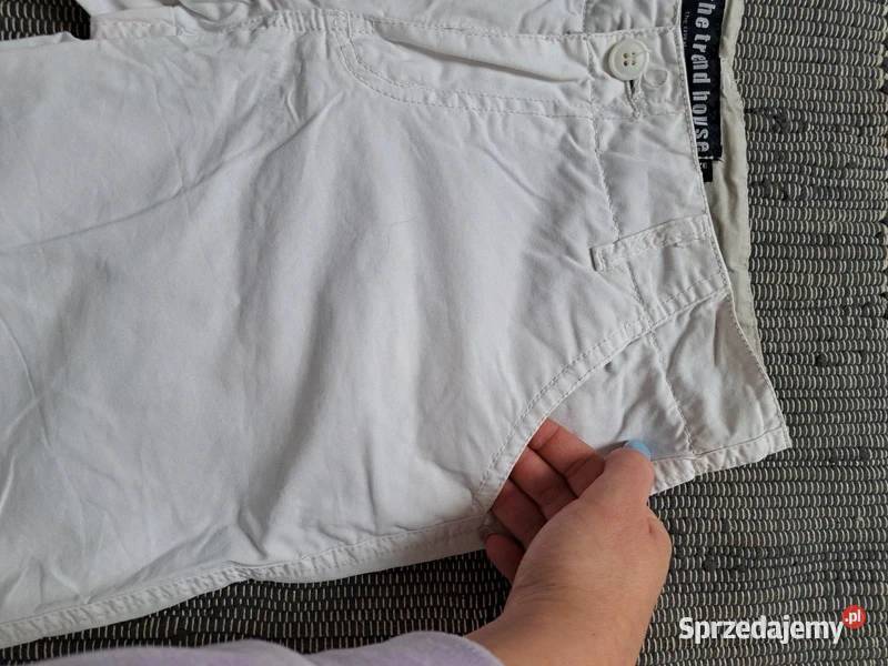 Białe szorty The Trend House stylowe i wygodne S