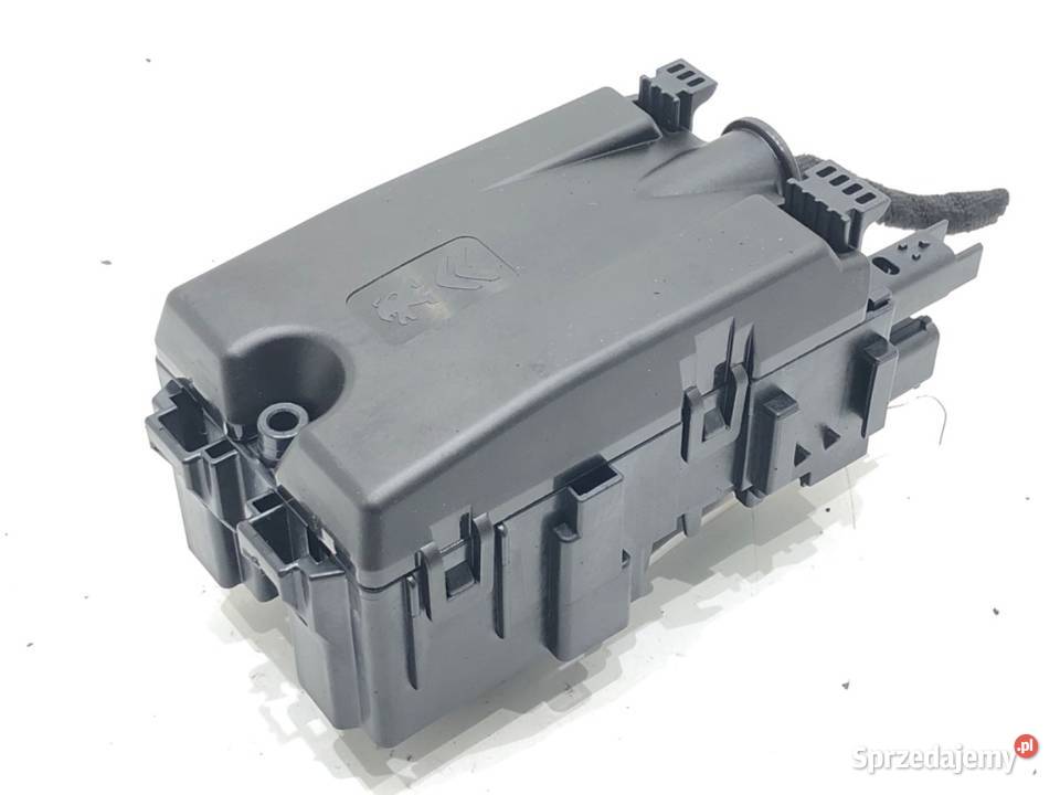 SKRZYNKA BEZPIECZNIKÓW OPEL CORSA F Hatchback 12