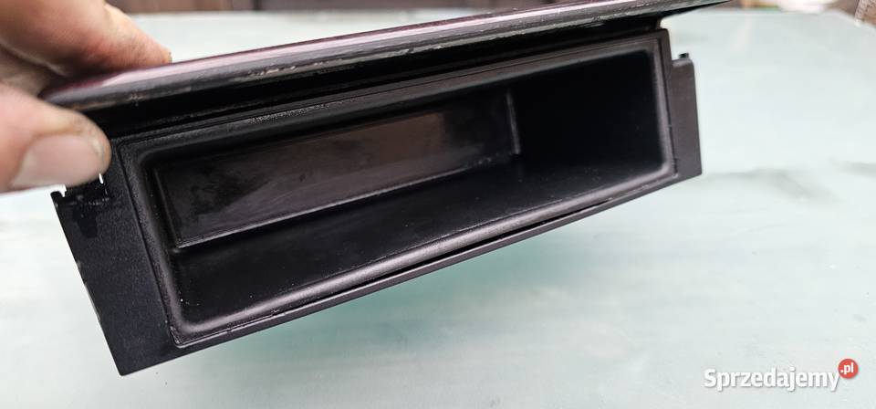 Schowek pod radio mercedes w210 clasic Rok produkcji 1998 Wyposażenie wnętrza Zbąszyń sprzedam