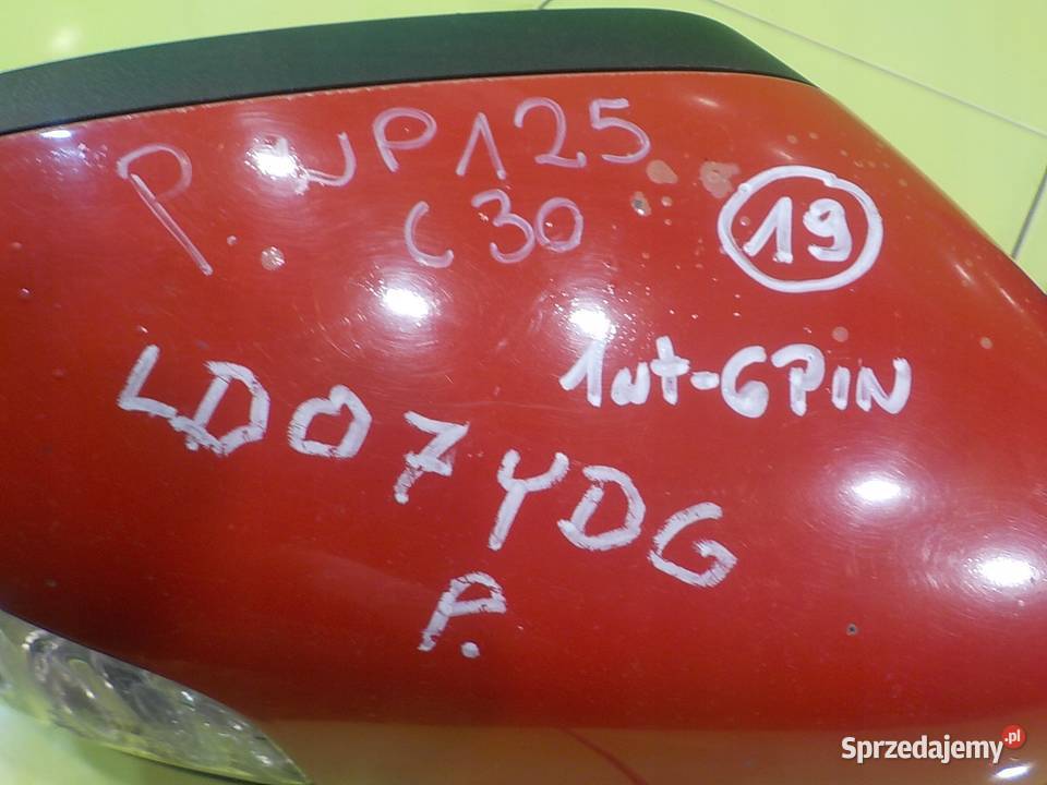 VOLVO C30 25T5 07r 3D lusterko prawe