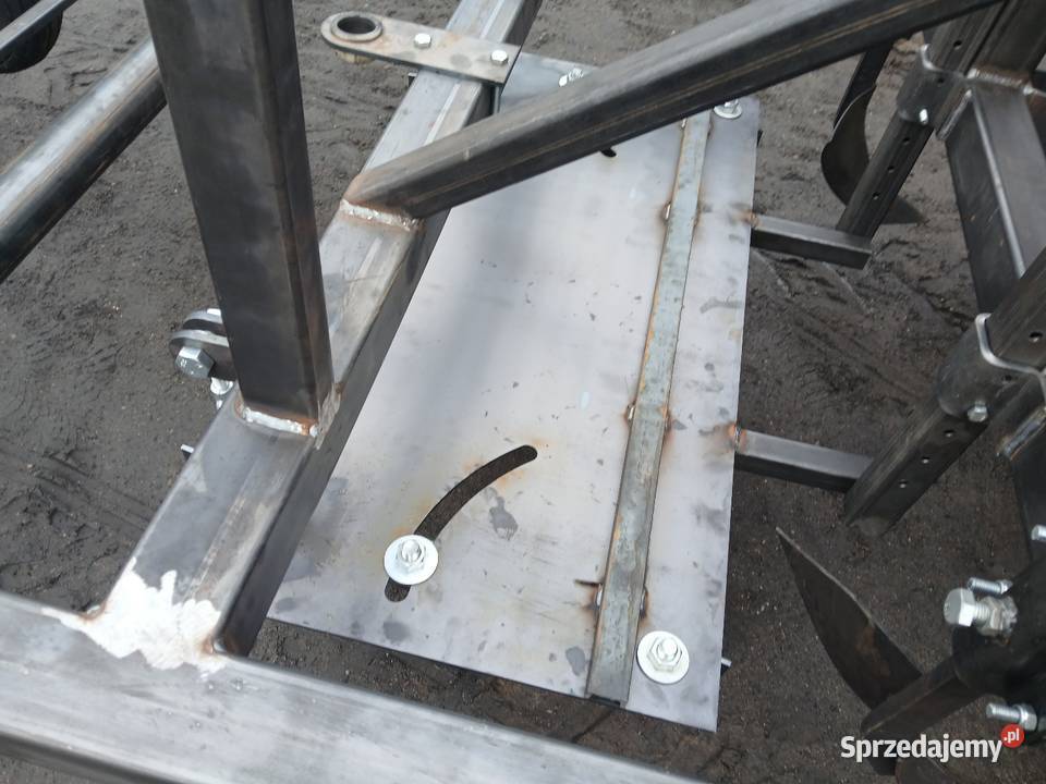 Maszyna do rozkladania foli pod ogorka itp