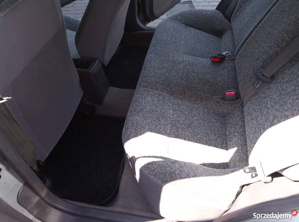 Nissan Almera 98 16 Pb 100 sedan hak Bydgoszcz sprzedam