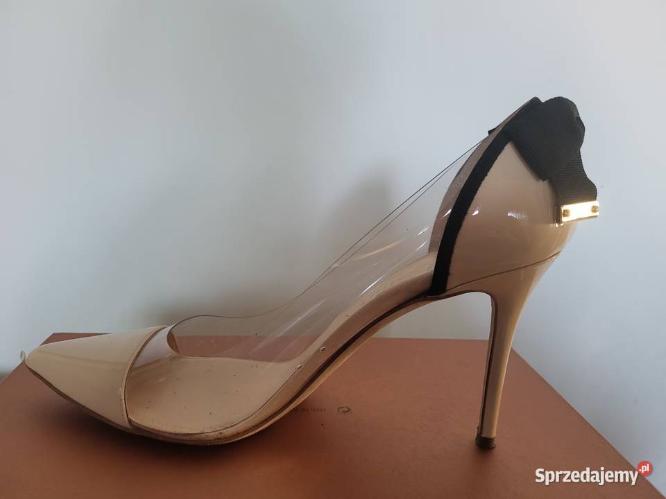 Szpilki beżowe Bally r40 Tychy