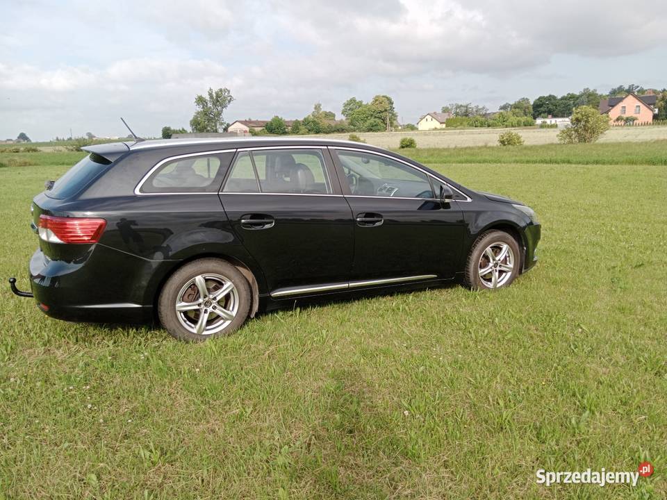 Toyota Avensis Kombi 18 benzyna gaz czarny Cerekwica Nowa