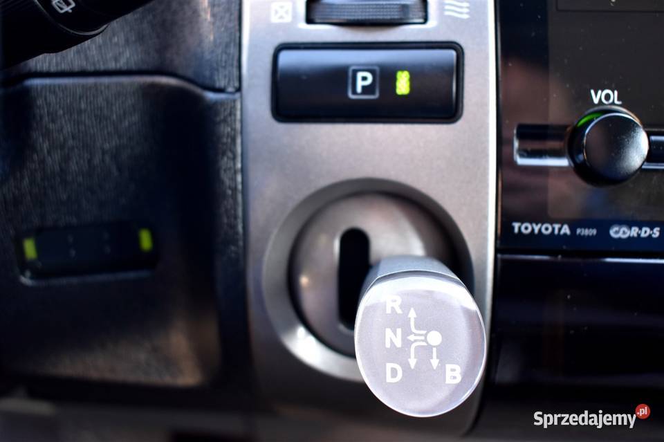 Toyota Prius ZAREJESTROWANY klimatronik komputer przyciemniane szyby Elbląg sprzedam