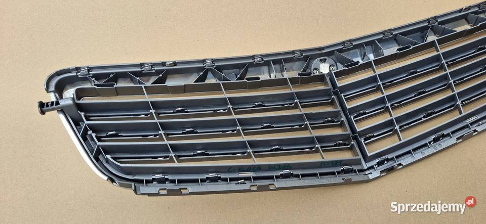 MERCEDES CKLASA W204 GRILL ATRAPA CHŁODNICY Bieleń