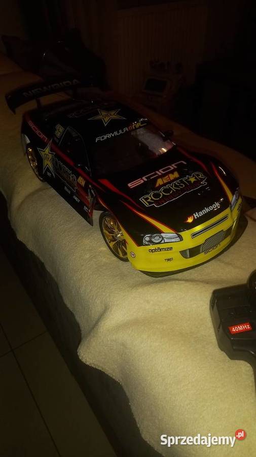 Samochód sterowany do driftu Centrum Zdrowia Dziecka sprzedam