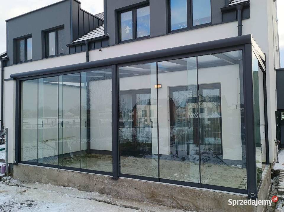 Szklane zadaszenie tarasu ogród letni