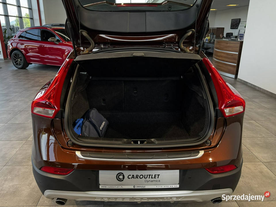 Volvo V40 Cross Country 20 T3 152 M6 2016 r Myślenice