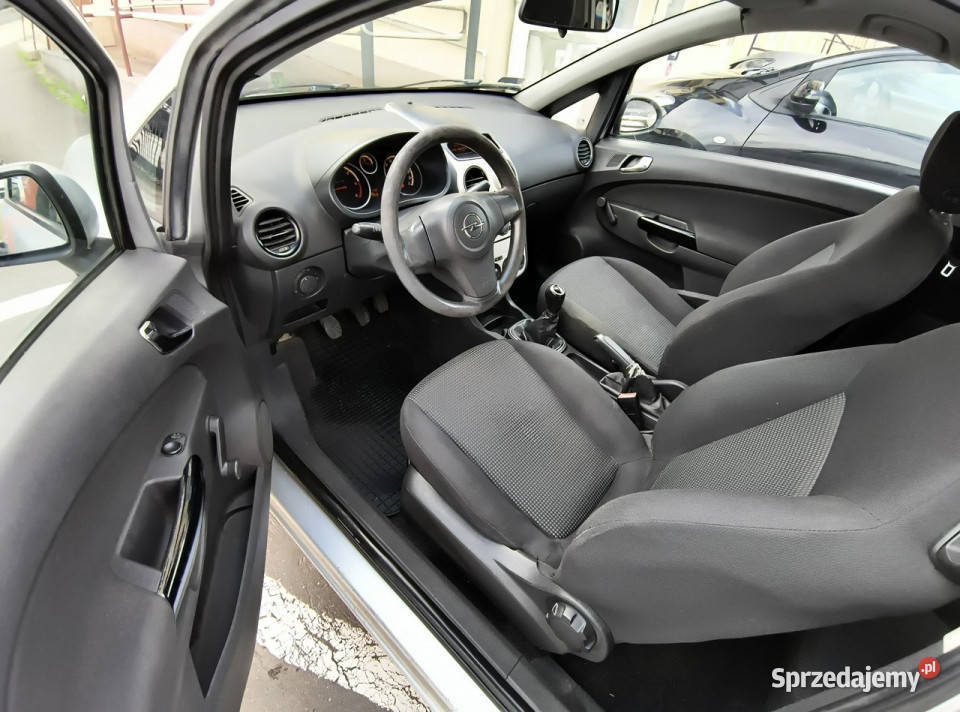 Opel Corsa Salon Polska klimatyzacjacentarlny lakier metallic Bydgoszcz