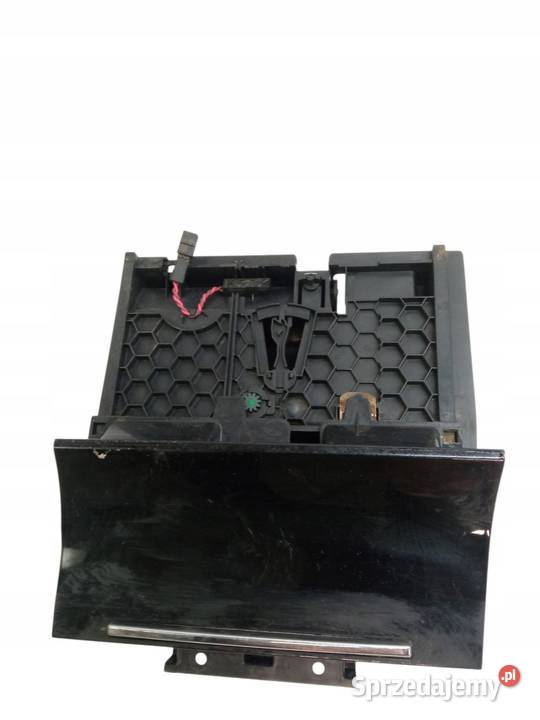 POPIELNICZKA GNIAZDO USB AUX 3V 3V1863077 Skoda