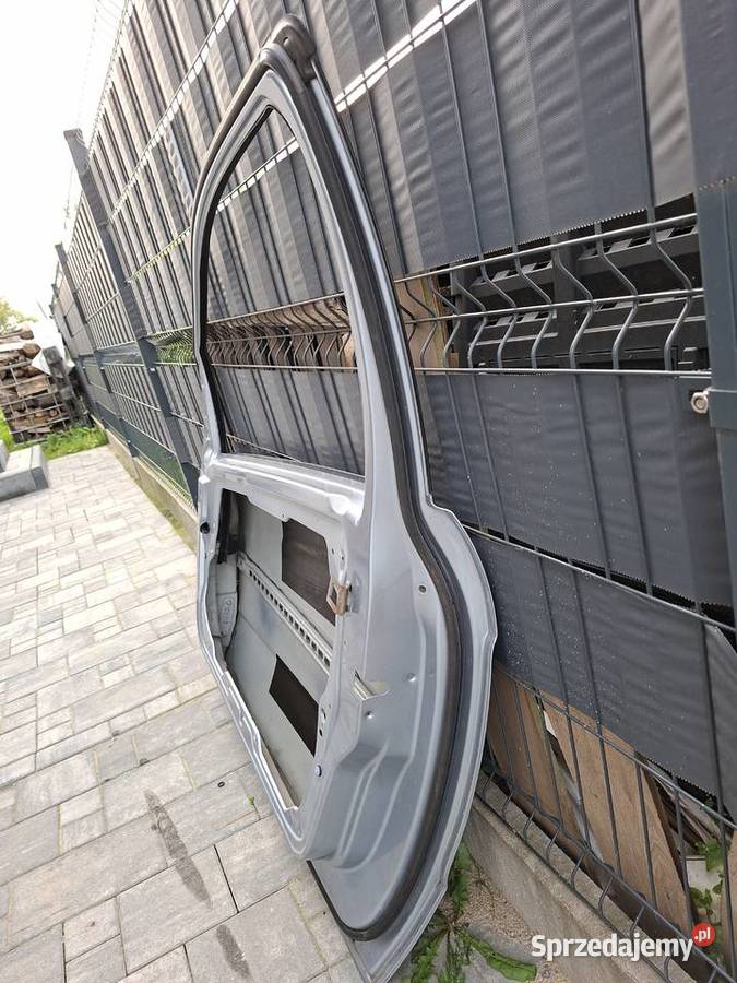 Przednie prawe drzwii do mercedesa w169