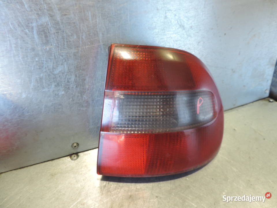 VOLVO V40 I LAMPA PRAWY TYŁ prawe sprzedam