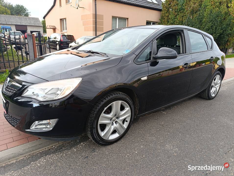 Opel Astra J 16 benzyna 2010r 5 drzwi udok Koziegłowy sprzedam