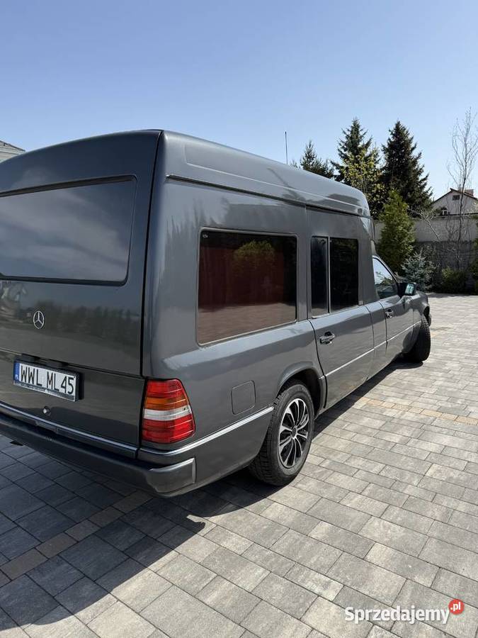 Samochód pogrzebowy Mercedes Benz 230E Wołomin