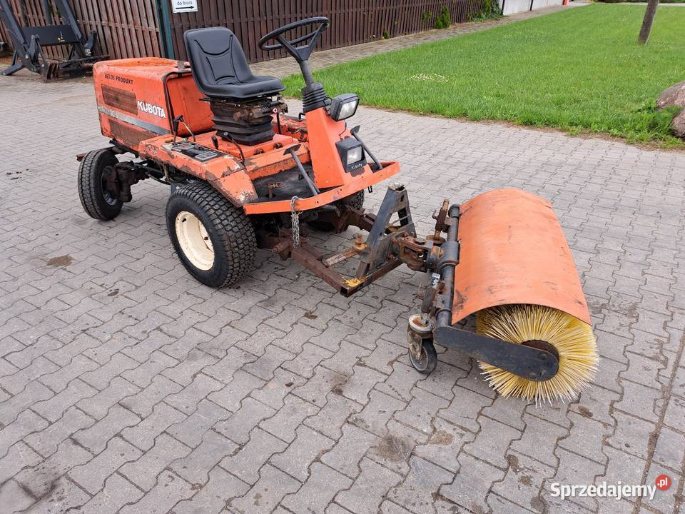 Zamiatarka nośnik narzędzi Kubota F2400 Piecewo sprzedam