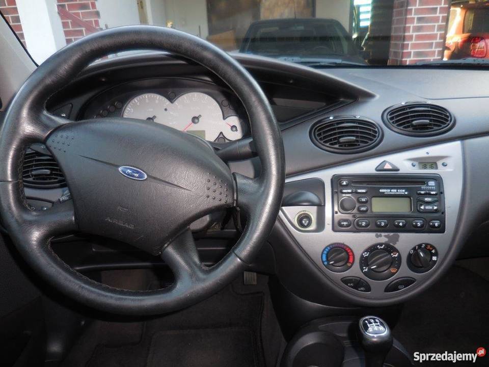 Ford Focus KOMBI 100 benz 16 BEZWYPADKOWY zero Kraków