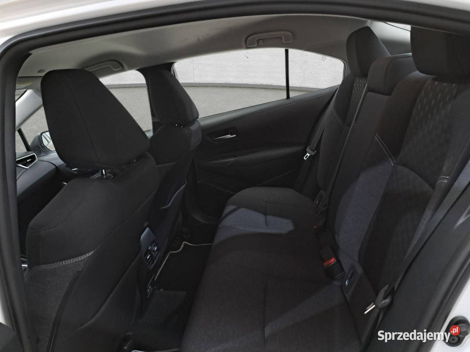 Toyota Corolla Seria E16 2012 biały Corolla Komorniki sprzedam