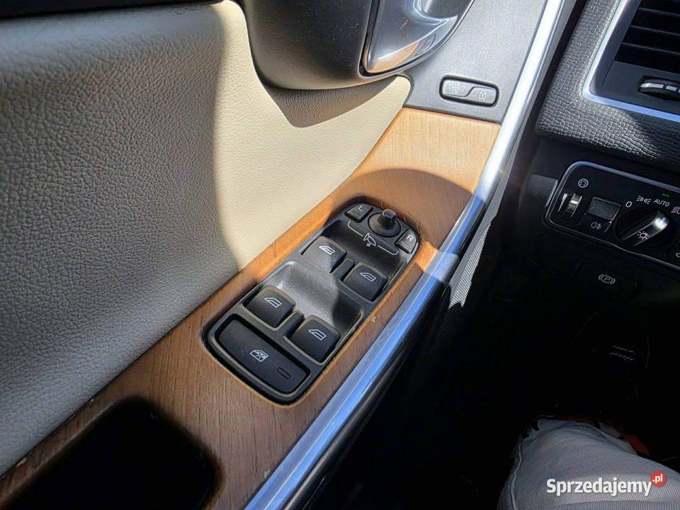 Volvo XC 60 20 Benzyna 245 Panorama Skóra Kamera 245KM XC 60 sprzedam