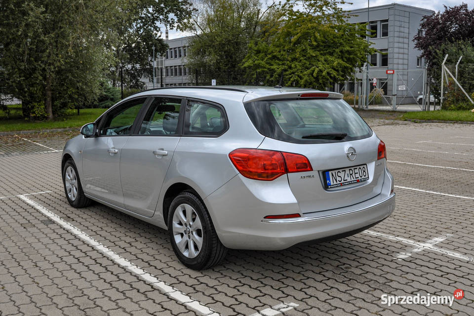 Opel Astra 14T LPG 2014 r Lift Bezwypadkowy manualna sprzedam
