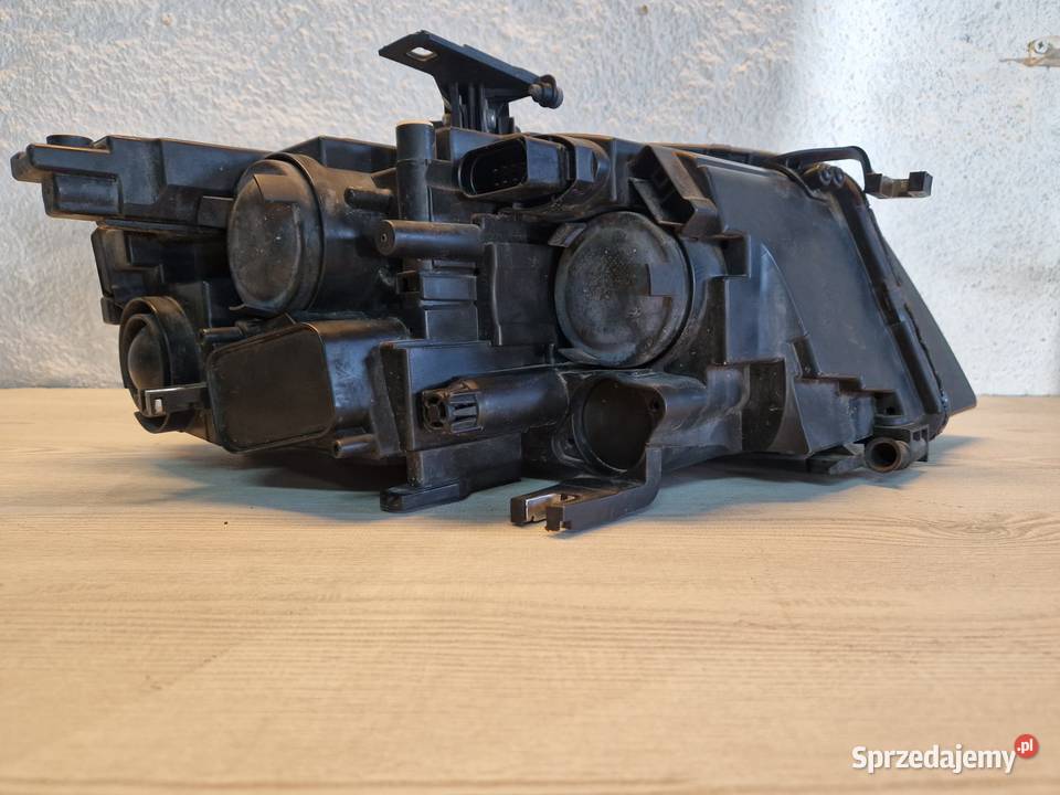 Lampa Audi A4 B8 przed liftem 20082012Prawa lewa Kwilcz