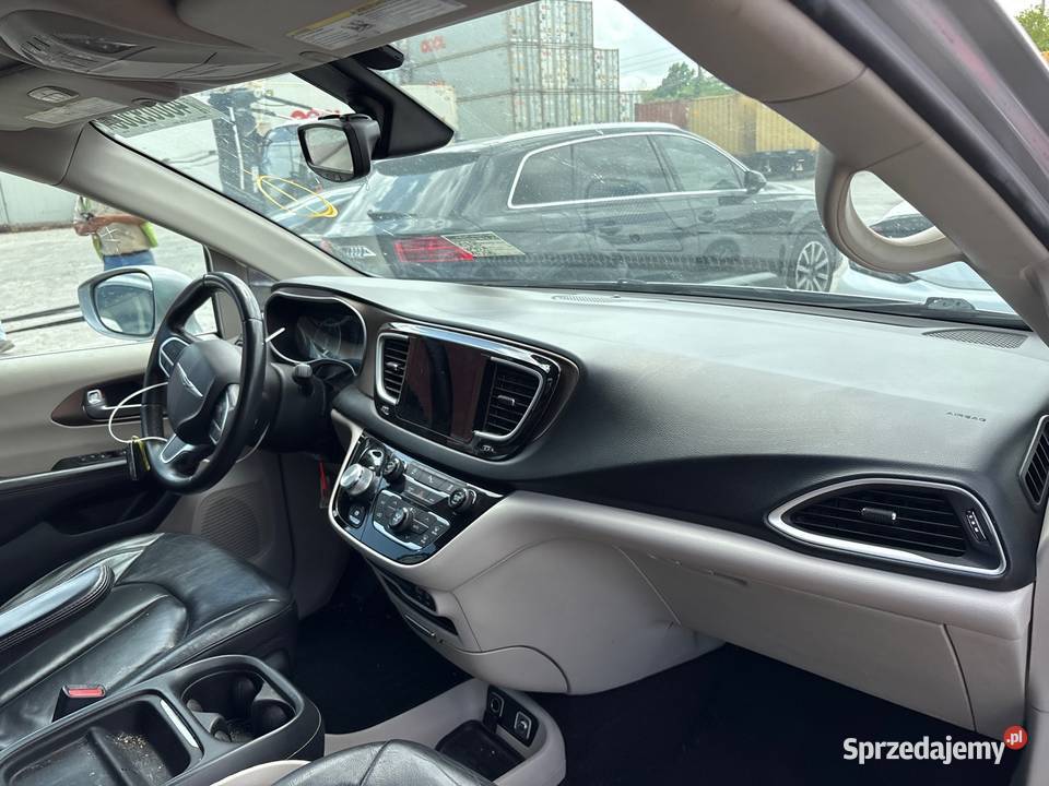 Chrysler Pacifica srebrny Łuków