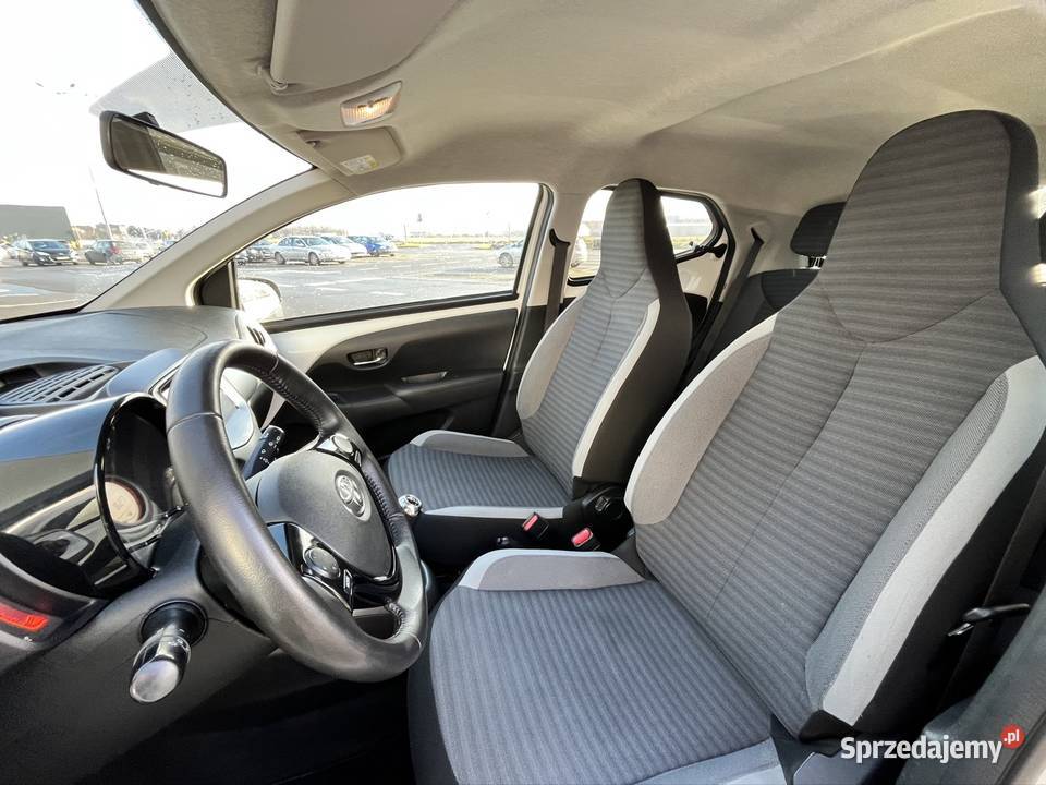 Toyota Aygo 10 VVTi Black Edition biały Świdnica