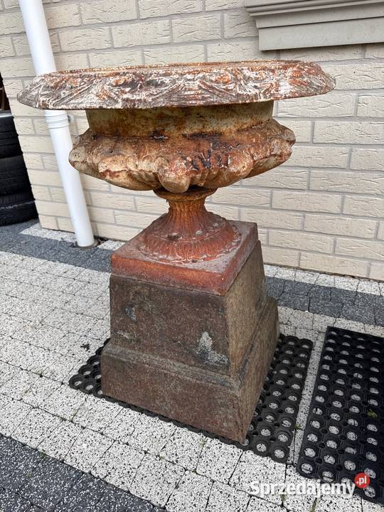 Dwie żeliwne pałacowe donice w komplecie donica dolnośląskie Bystrzyca Kłodzka