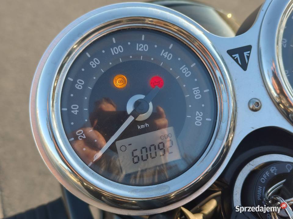 Triumph Boneville T120 doposażony nieuszkodzony Triumph Lubin