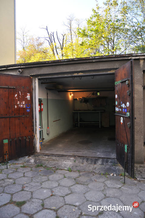 Sprzedam garaż Gliwice Al Majowa oświetlenie śląskie