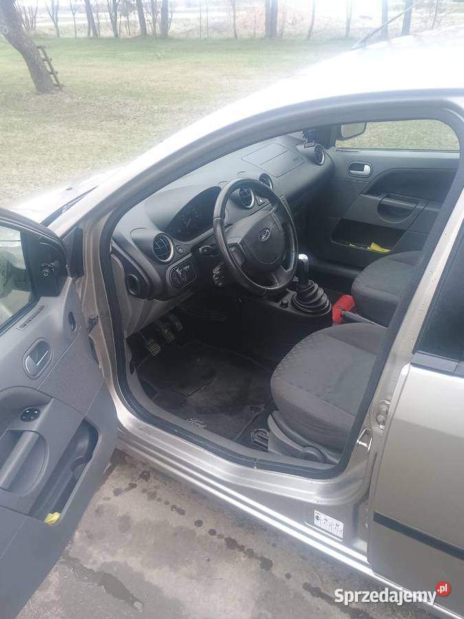 Ford Fiesta 14 benzyna z 2002r ładna sprzedam