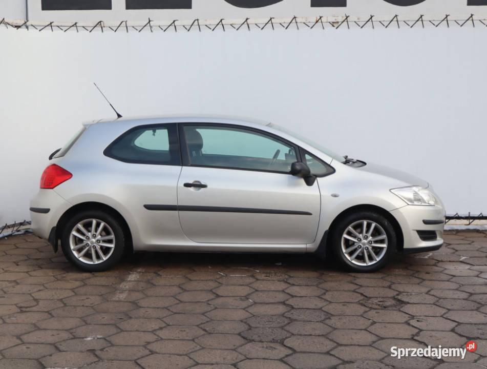 Toyota Auris 14 VVTi Hatchback Łódź