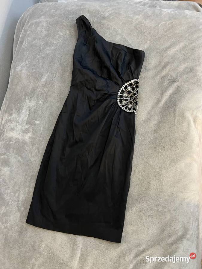Sukienka na jedno ramię czarna ze zdobieniem na Jasło sprzedam
