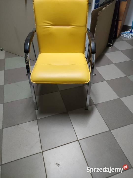 Krzesło firmy Nowy Styl kolor żółty Tomaszów Mazowiecki