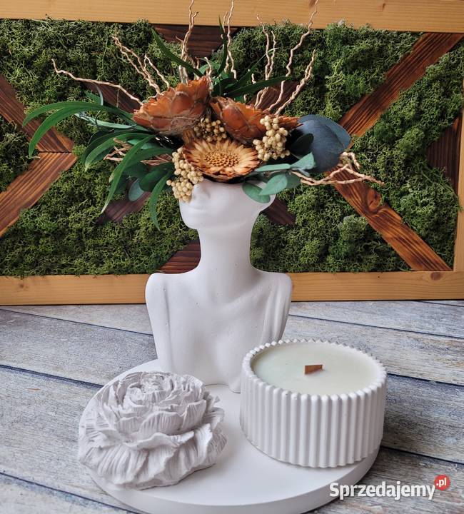 Zestaw dekoracyjny Kobieta z kwiatami i świeca wielkopolskie