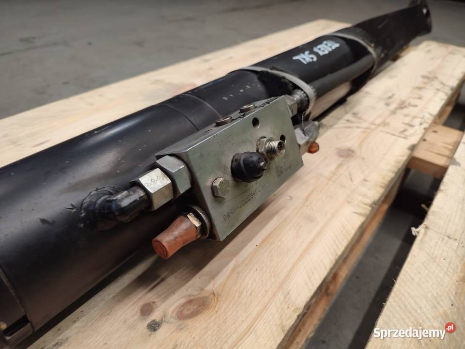 Siłownik hydrauliczny wychyłu łyżki 6500757000 wielkopolskie Wilkowo