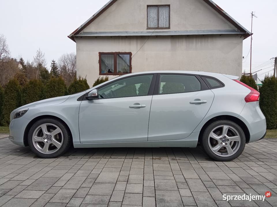 Sprzedam Volvo V40 D2 Momentum 16D Gromnik sprzedam