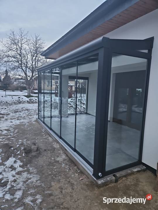 Szklana zabudowa tarasu ogród zimowy