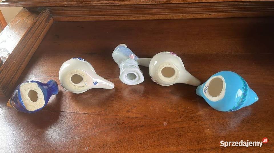 PORCELANOWA FIGURKA PTASZKA NA KAMIENIU