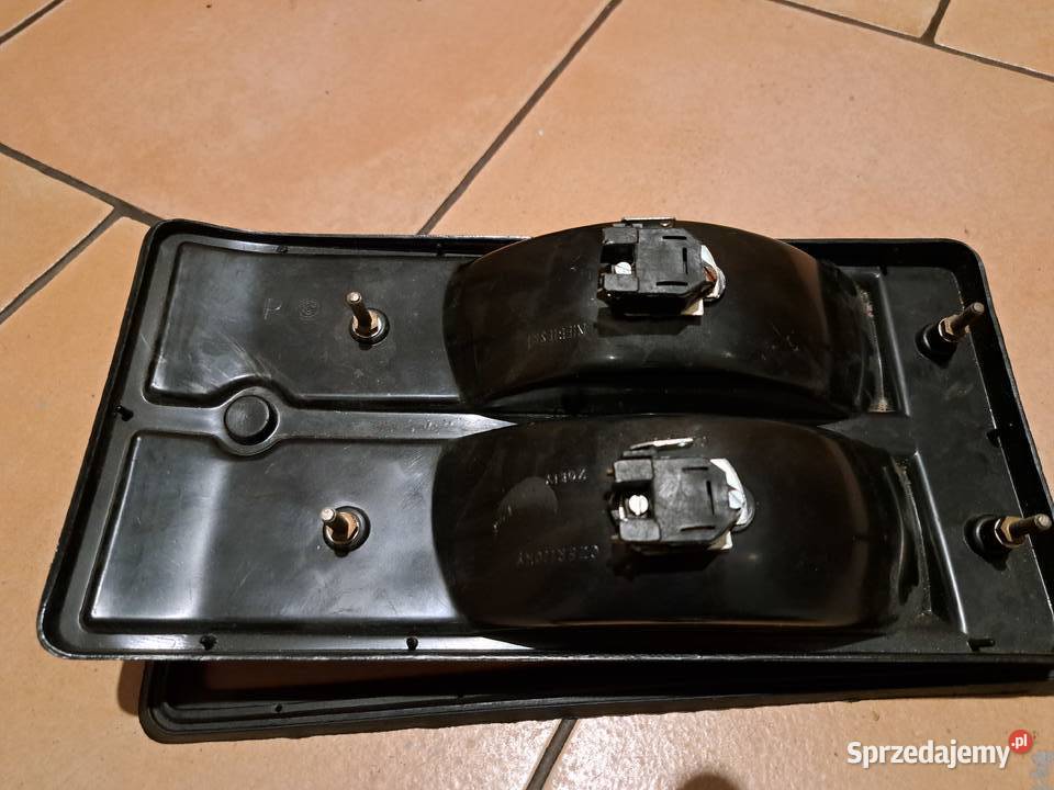 Fiat 125p lampa prawa tylna nowa Lampy tylne
