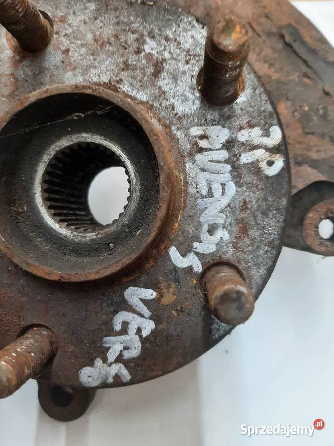 Toyota AVENSIS Verso 20d d4d zwrotnica piasta