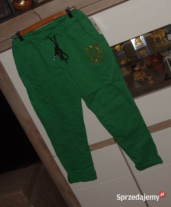NOWE zielone spodnie gnieciuch złote literki CC