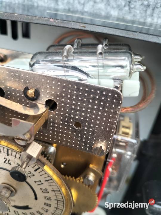 Zabytkowy elektromechaniczny zegar sterujący Leszno