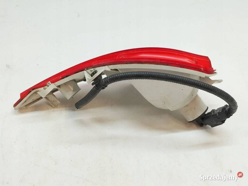 LAMPA TYŁ W ZDERZAK PRAWA SEDAN T27 Toyota osobowe świętokrzyskie