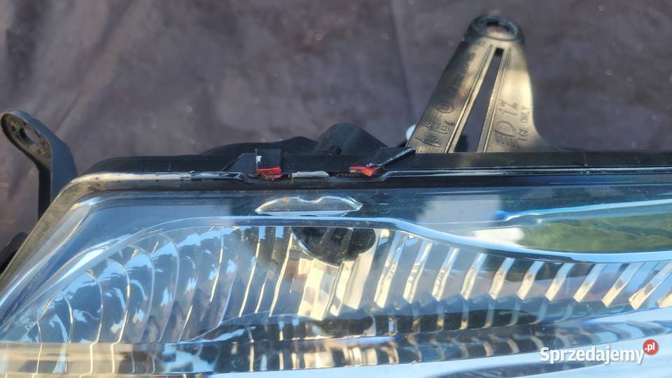 DACIA DUSTER I LAMPA PRAWA 260601153R DACIA Lampy przednie Oświetlenie Ruda Śląska sprzedam