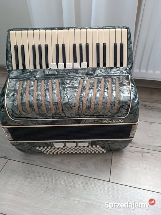 Akordeon amaretto 80 basów Dębica sprzedam