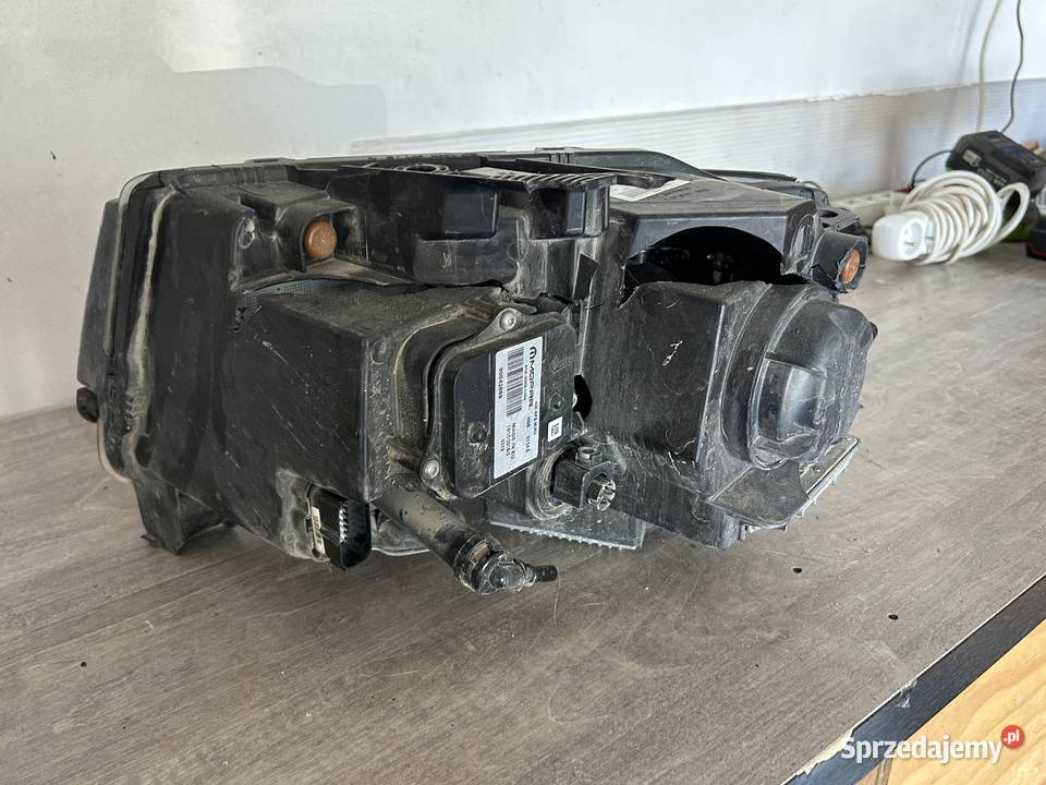 Przedni reflektor prawy uszkodzony BiXenon podkarpackie Bieździadka