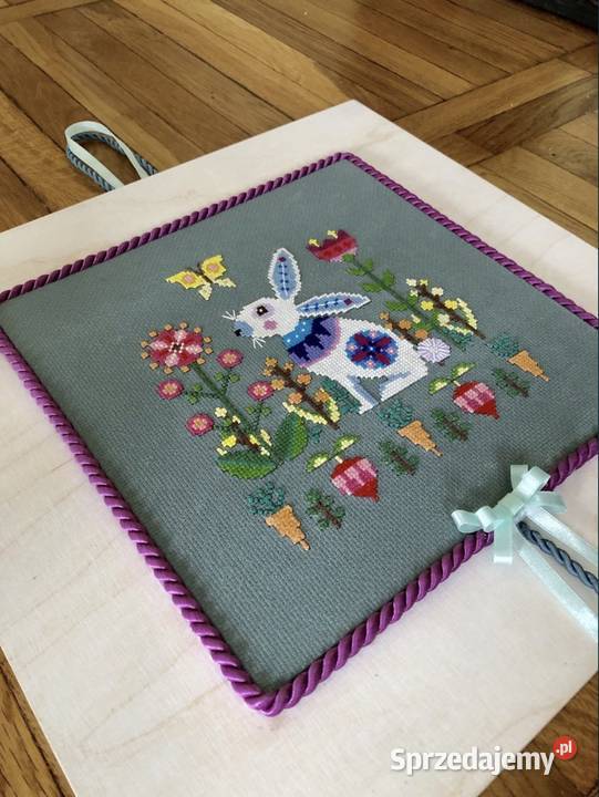 Wielkanocny zajączekhaft krzyżykowy Wielkanoc Skarżysko-Kamienna